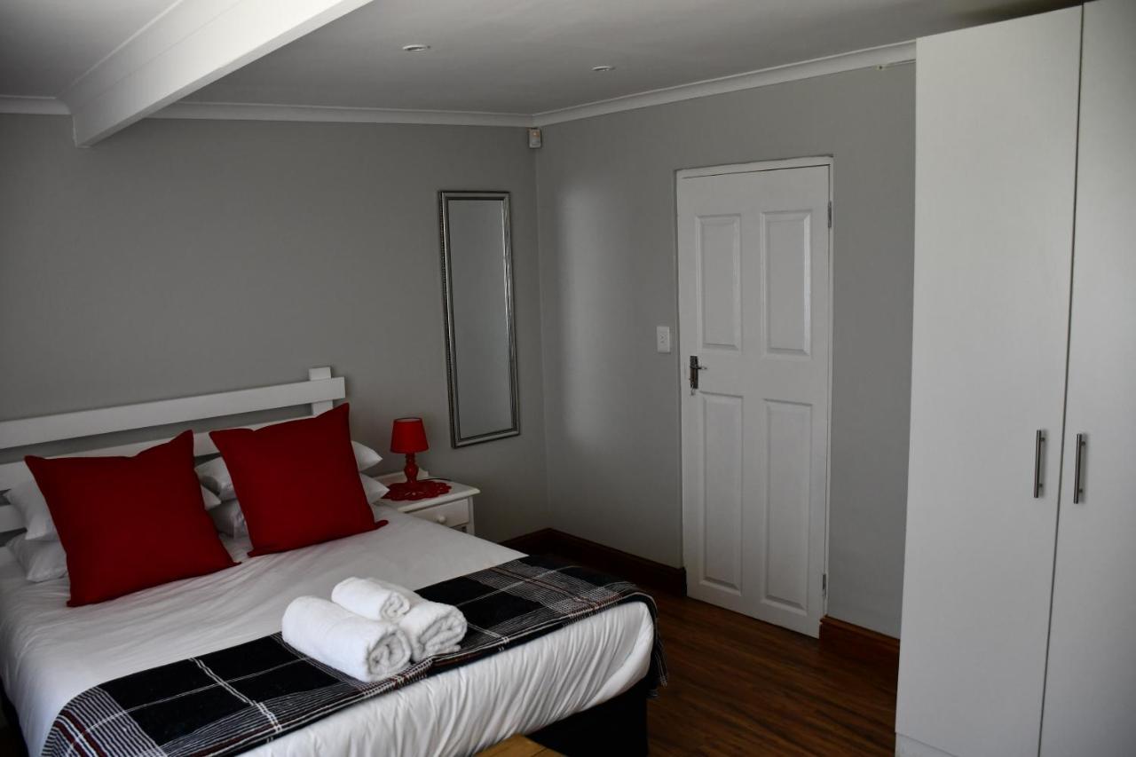 Friendz Guesthouse Knysna Værelse billede