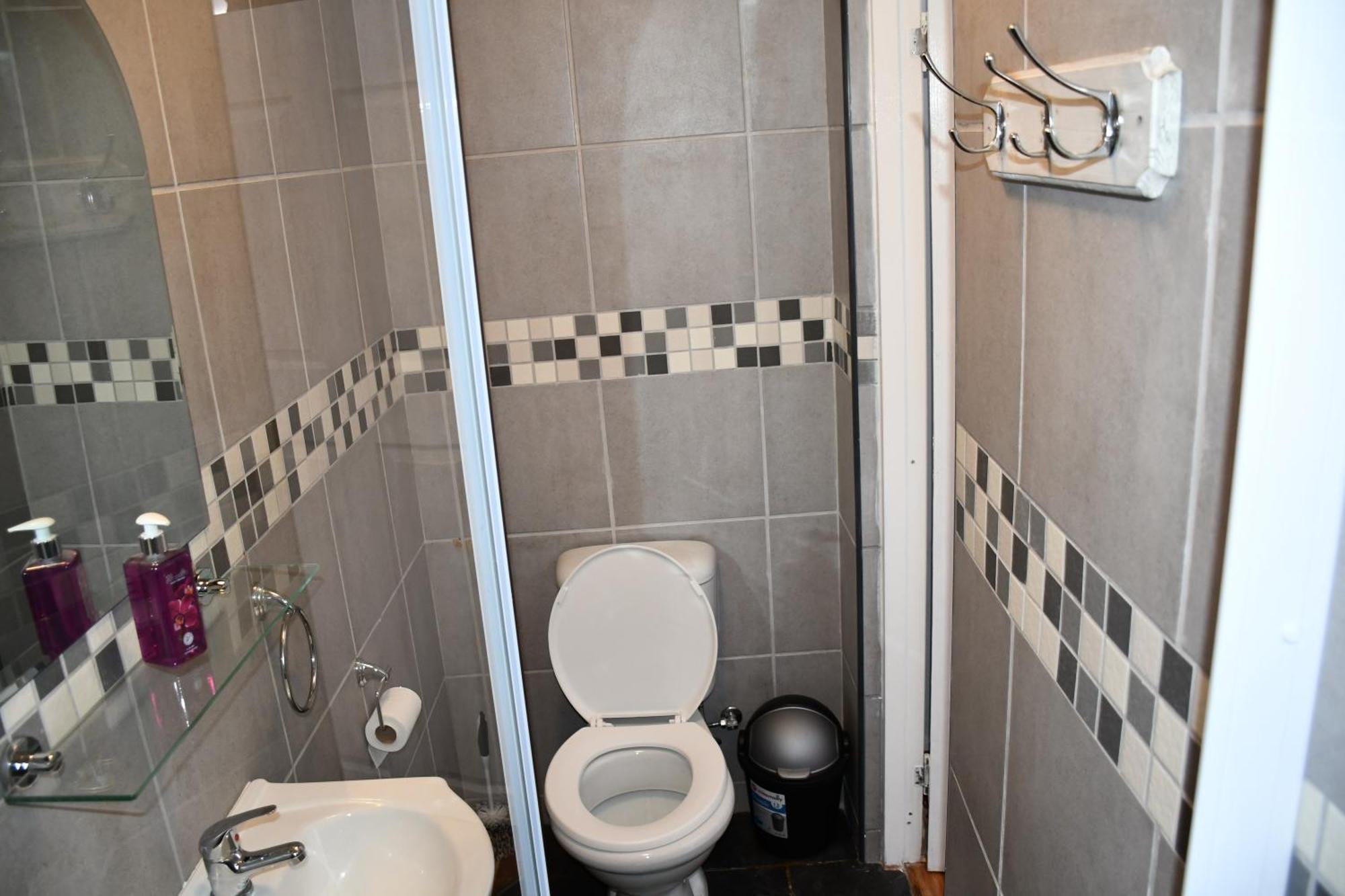 Friendz Guesthouse Knysna Værelse billede