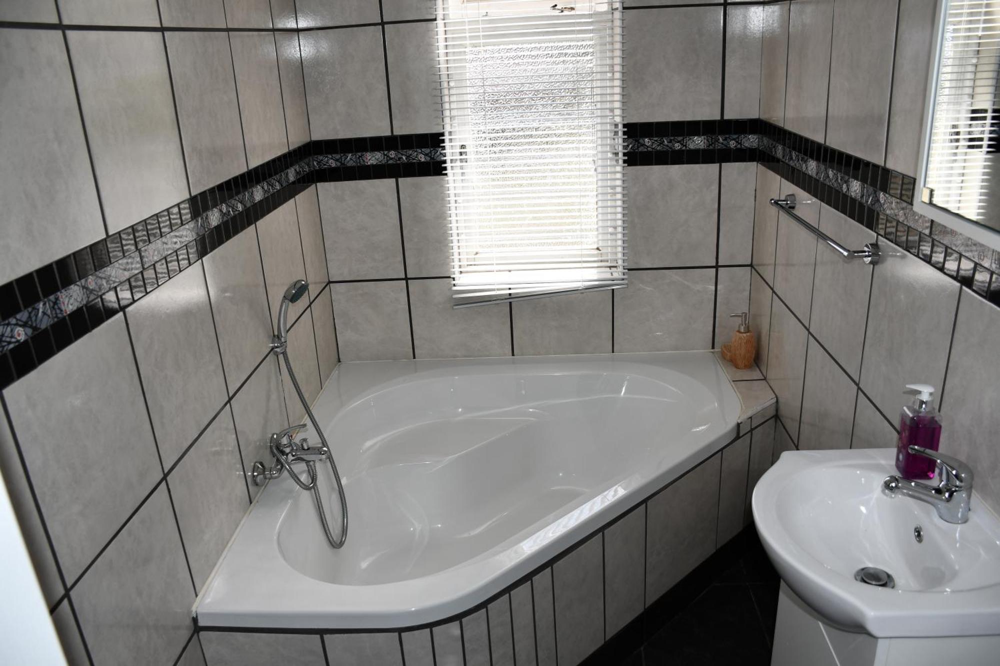 Friendz Guesthouse Knysna Værelse billede